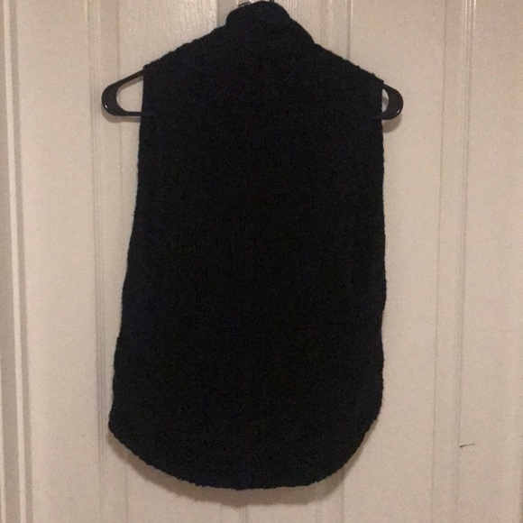 ๐ Chic Sweater Vest ๐ซ - Picture 3 of 7